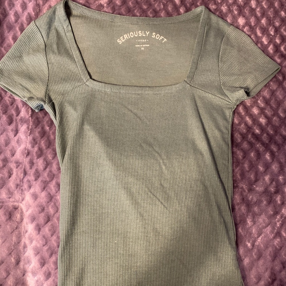 Green aeropostle tee